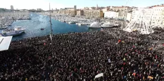 Dünya Liderleri İnsanlık İçin Paris'te Yürüyecek