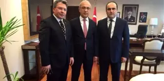 Bayburt Milletvekili Bünyamin Özbek, Ulaştırma, Denizcilik ve Haberleşme Bakanı Lütfü Elvan ile...