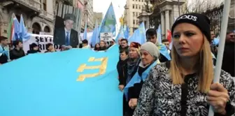 Kırım ve Ukraynalılar Ortak Protesto Gösterisi Yaptı