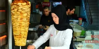 Döner Ustası Genç Kız Görenleri Şaşırtıyor