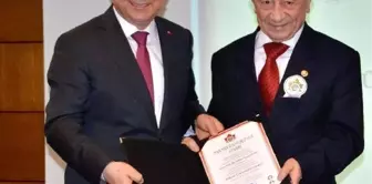 Prof. Dr. Hikmet Sami Türk'e 'Ankara Üniversitesi Çınarı' Unvanı Verildi