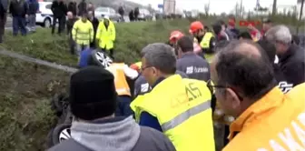 Sakarya - Tem'de Takla Atan Otomobilde Baba Oğul Öldü, 3 Kişi Yaralandı