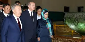 Cumhurbaşkanı Erdoğan, Hoca Ahmed Yesevi Türbesi'ni Ziyaret Etti