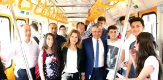 MHP'li Yılmaz Metroya Bindi, Oy İstedi