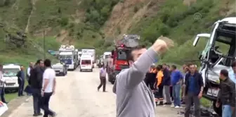 Tunceli'de Otobüs ile Kamyonet Çarpıştı: 2 Ölü, 31 Yaralı