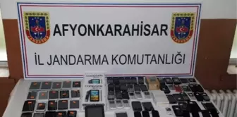 Jandarmadan Kaçak Cep Telefonu Operasyonu