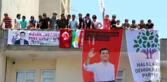 Şırnak'ta Hdp'liler Seçim Kutlamasında Türk Bayrağı Astı