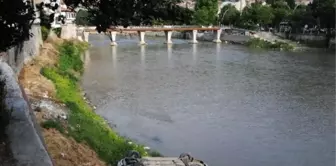 Amasya'da Otomobil Irmağın Kenarına Uçtu