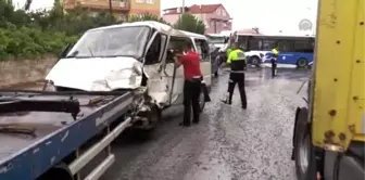 Pamukkale'de Belediye Otobüsüyle Minibüs Çarpıştı: 7 Yaralı