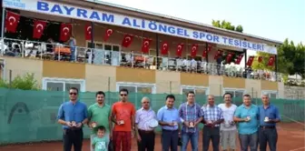 Tenis Turnuvasında Dereceye Girenlere Ödülleri Verildi