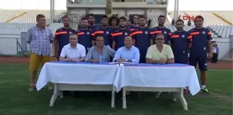 Fethiyespor'da 11 Futbolculu İmza Töreni