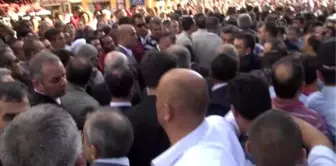 Yıldız ve Bahçeli'nin Camiden Çıkışı Sırasında Bazı Vatandaşlar Tepki Gösterdi