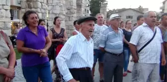 90'lık Ali Dede Elindeki Bastonuyla Suruç Saldırısını Kınadı