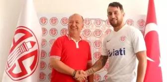 Antalyaspor Ozan İpek ile 1 Yıllık Sözleşme İmzaladı