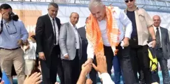 Binali Yıldırım'a İzmir'de Coşkulu Karşılama