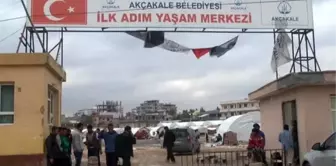 Akçakale'de Yağmurdan Zarar Gören Çadırlar İyileştiriliyor