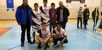 Badmintonda Enver Ören Lisesi Farkı