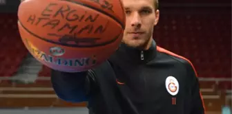 Podolski, Yeşil Sahalardan Parkeye Geçiş Yaptı