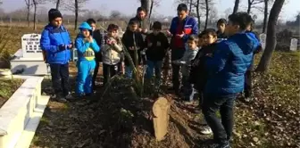 Çocuklara Mezarlıkta 'Ahiret' Dersi Verildi