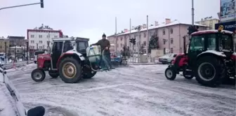 Cihanbeyli Belediyesi'nden Kar Temizleme Çalışmaları