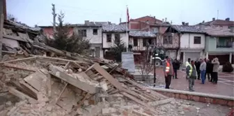 Hanönü Belediyesi Metruk Evleri Yıkıyor