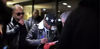 Floyd Mayweather, Günübirlik Seyahatine 25 Bavul ve 16 Korumayla Geldi