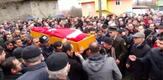 17 Yıllık Polis Memuru, Katliam Yapıp İntihar Eden Oğluyla Yan Yana Gömüldü