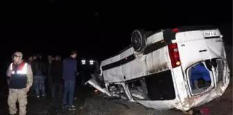 Adıyaman'da Yolcu Minibüsü Takla Attı : 22 Yaralı