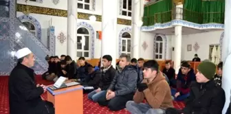 Gençler Sabah Namazında Buluşuyor