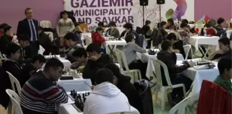 Gaziemir'de Nefes Kesen Satranç Turnuvası