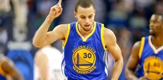 Stephen Curry, Üst Üste 128. Maçında Üçlük Atarak Rekor Kırdı