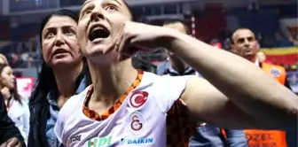 Galatasaraylı Voleybolcu, Taraftarların Küfrü Sonrası Gözyaşlarını Tutamadı