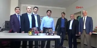 Liseliler, Kendi Etrafında Dönebilen 'Mevlana' Robot Geliştirdi