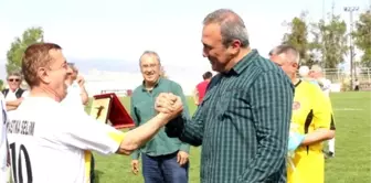 Eski Futbolcular Yıllar Sonra Yeşil Sahada Buluştu