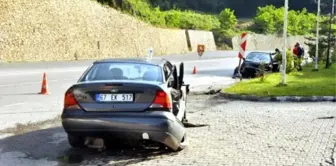 Zonguldak'ta İki Otomobil Çarpıştı: 4 Yaralı