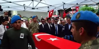 Şehit Asker Son Yolculuğuna Uğurlandı! Arkadaşı Tabutun Üzerine Mermi Koydu