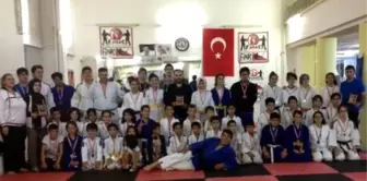 Jiu Jitsu Turnuvasında Madalyalar Verildi