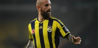 Fenerbahçe İki Futbolcu ile Yollarını Ayırdı!