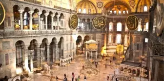 Ayasofya'da 85 Yıl Sonra Sabah Ezanı Okundu