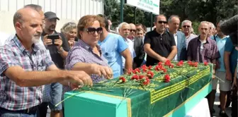 Vedat Türkali'nin Cenazesi Alkışlarla İstanbul'a Gönderildi