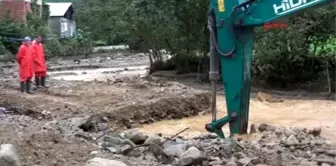 Rize Sel Sularında Kaybolan Efecan'ı Arama Çalışmaları Sürüyor