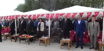 Rüzgar ve Yağmur Altında Pancar Alım Töreni Güçlükle Tamamlandı