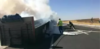 Nusaybin'de Seyir Halindeki Tır Yandı