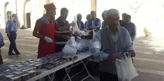 Silvan Belediyesi Aşure Dağıttı.