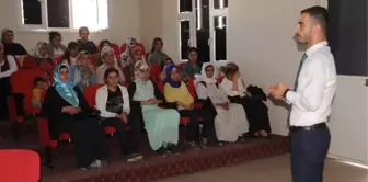 Cizre'de Kadın Kursiyerlere Yaşlıların Bakımı Semineri Verildi