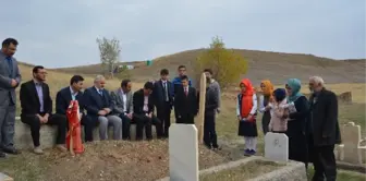 İmam Hatipli Öğrenciler Şehitliği Ziyaret Etti