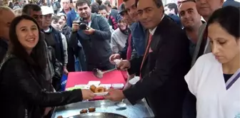 Aydınlı Bakkallar Vatandaşa Lokma Dağıttı