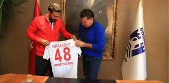 Ortakentspor Başkan Kocadon'a Forma Hediye Etti