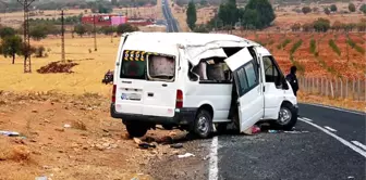 Öğrenci Servisi Kaza Yaptı: 16 Yaralı