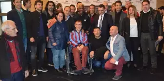 Bordo Mavili Efsane Futbolcuların Buluşmasında Duygusal Anlar Yaşandı